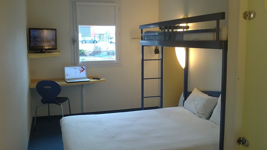 Standard Triple room