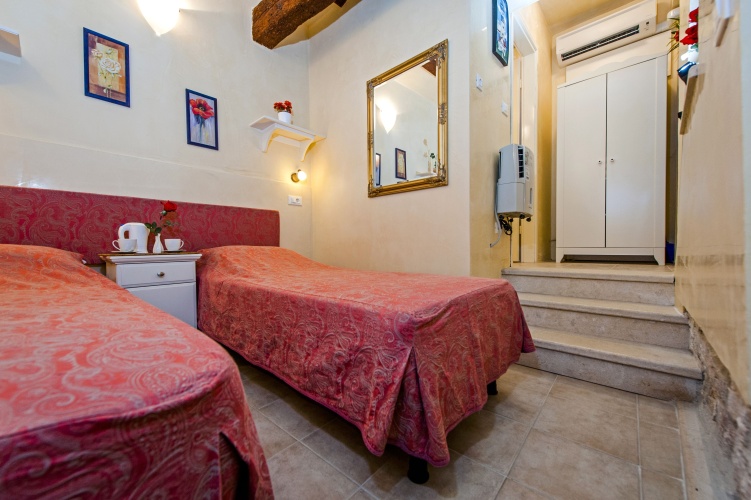 Economy room