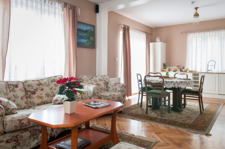 3 Bedrooms Apartment