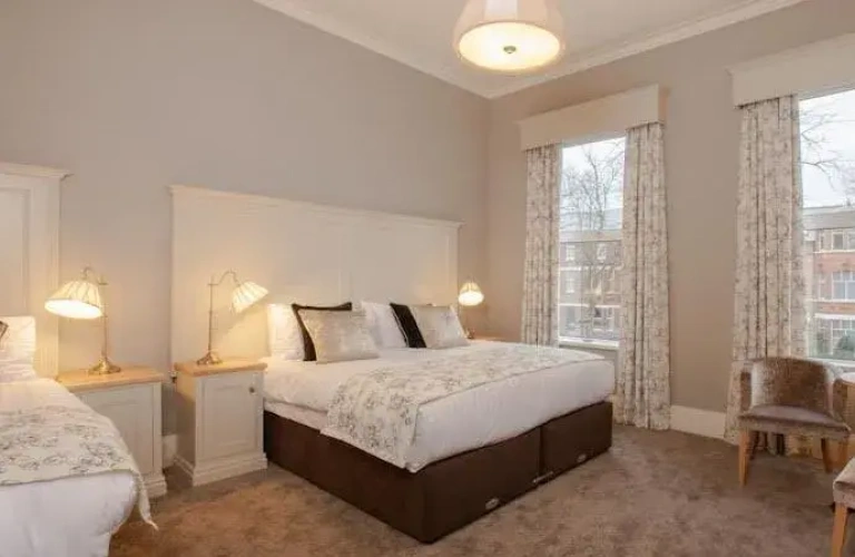 Superior Double Basement room