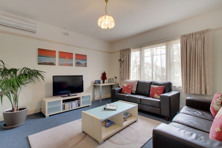 3 Bedrooms Cottage
