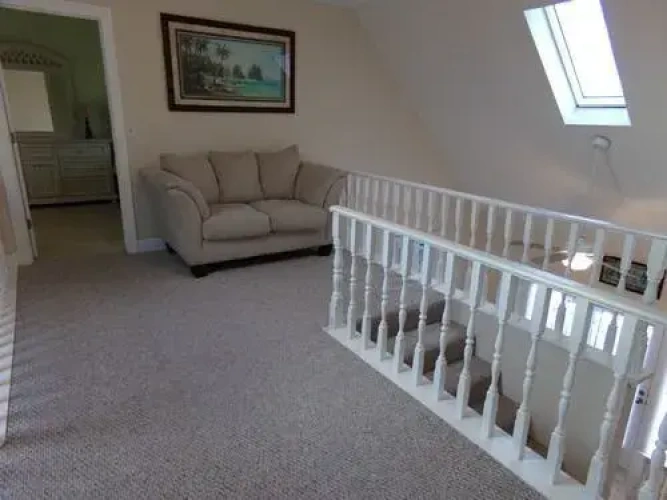 3 Bedrooms Cottage with balcony