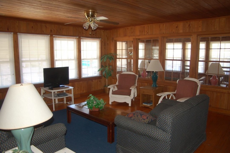 4 Bedrooms Cottage