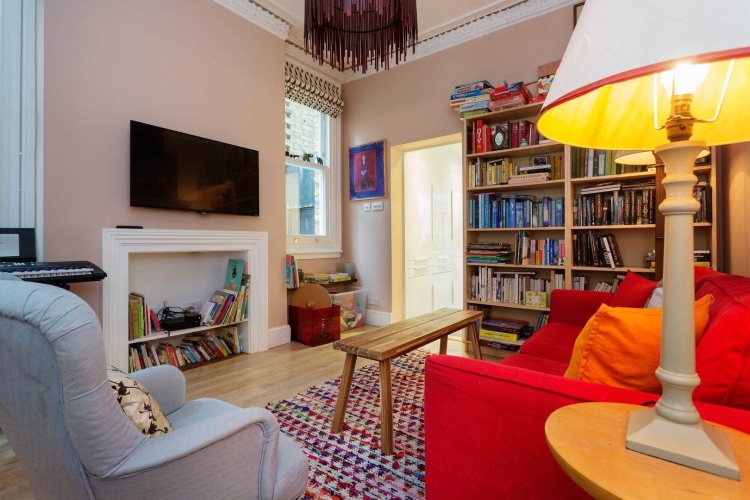 5 Bedrooms Cottage