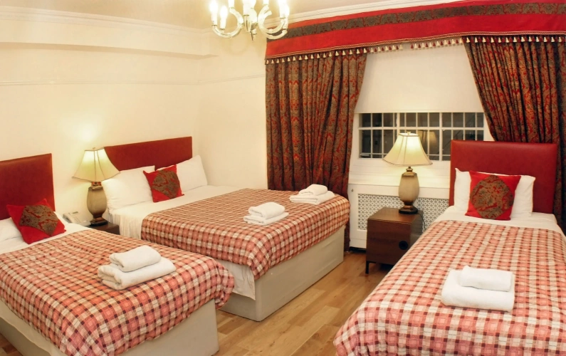 Standard Triple room