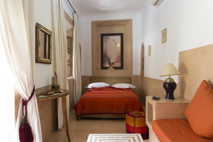 Standard room with courtyard view
