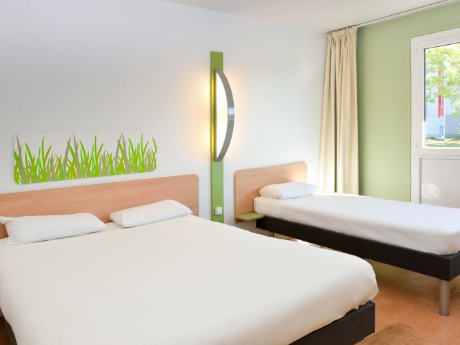 Standard Triple room
