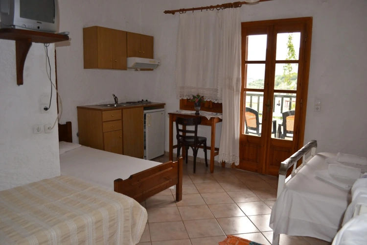 Standard Triple room