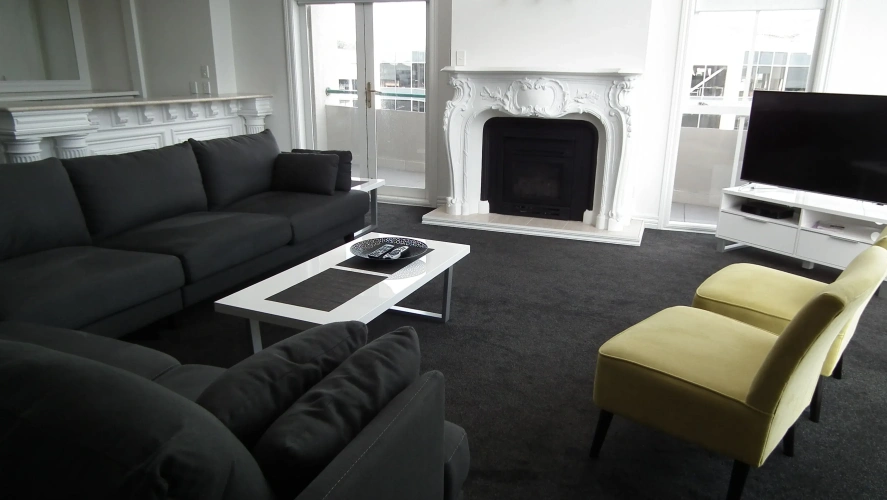 4 Bedrooms Apartment