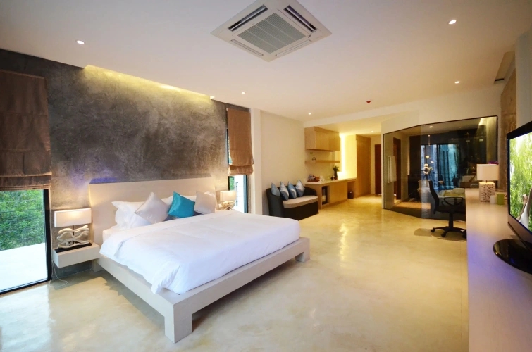 Suite with pool view