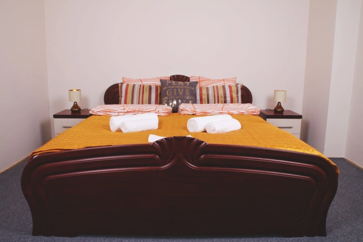 2 Bedrooms Apartment