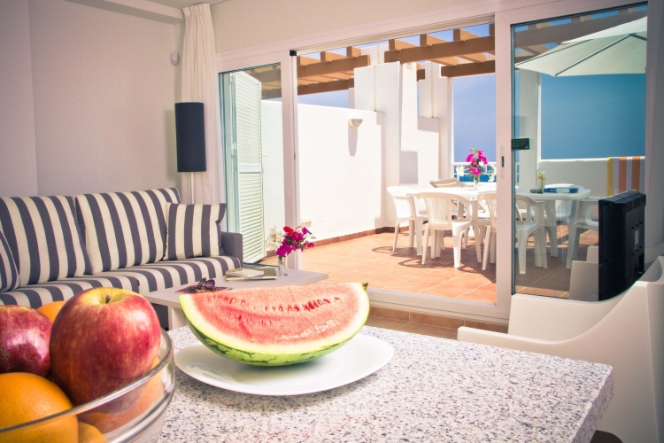 3 Bedrooms Apartment