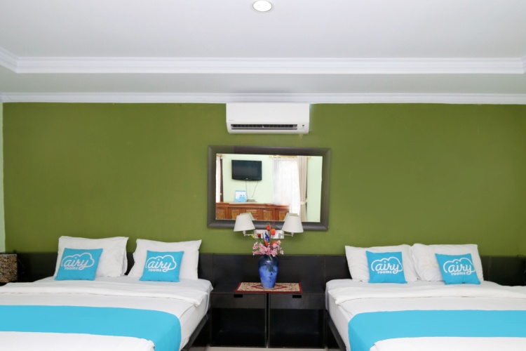 Standard Quadruple Family room
