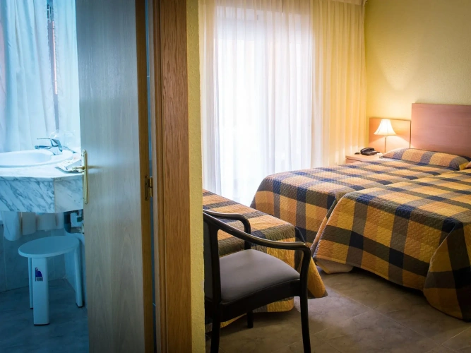 Standard Triple room