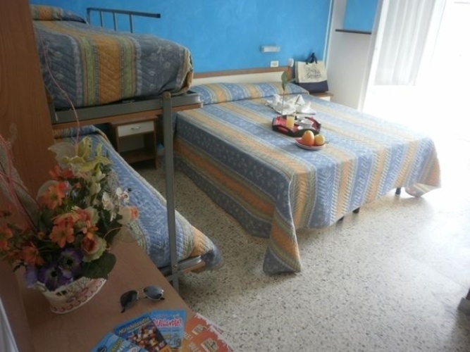 Standard Triple room