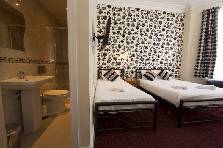Standard Triple room