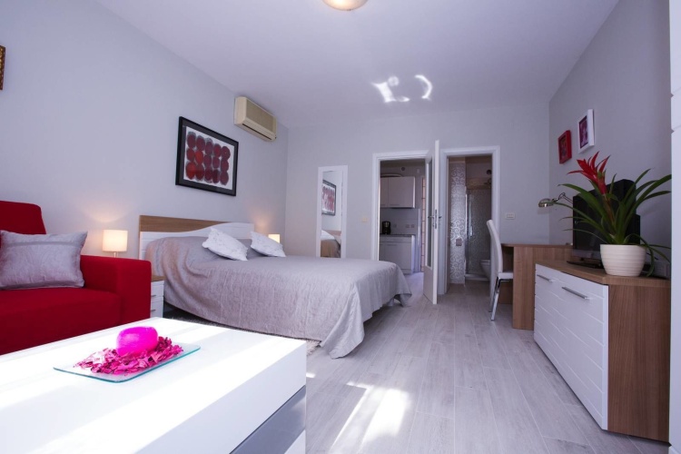 1 Bedroom Apartment with balcony
