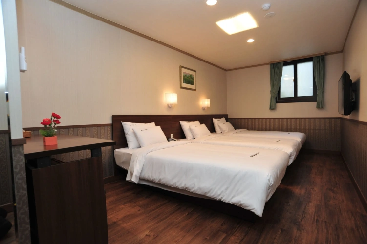Standard Triple room