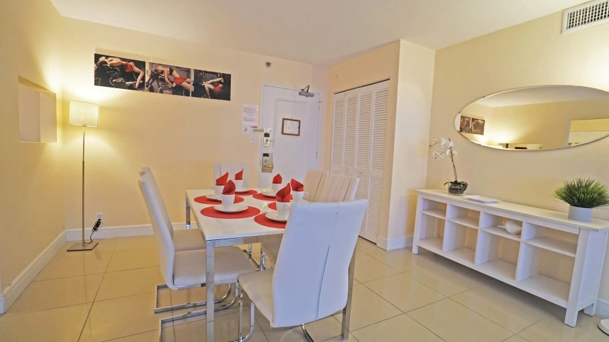 2 Bedrooms Executive Sextuple Apartment with sea view