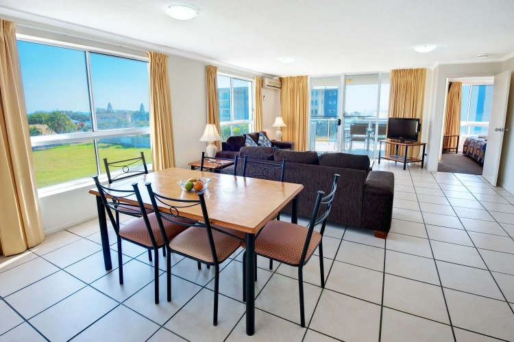 3 Bedrooms Apartment