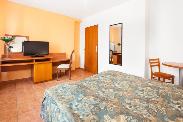 2 Bedrooms Standard Quadruple Apartment