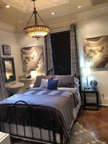 1 Bedroom Suite with courtyard view