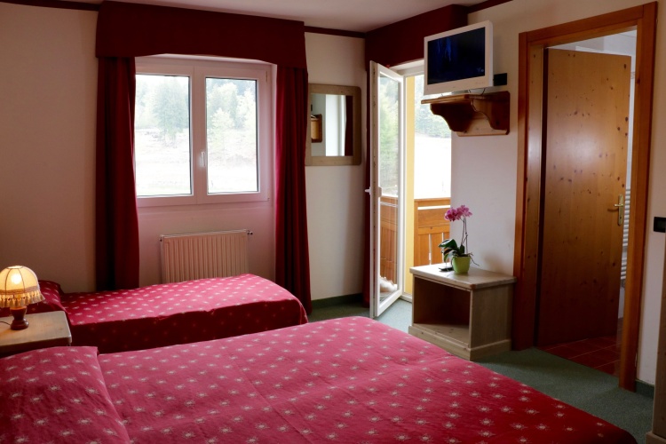 Standard Triple room