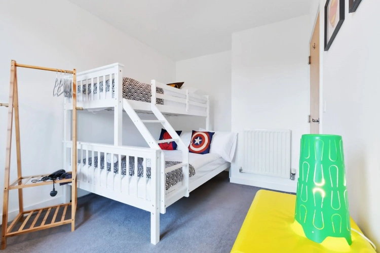 4 Bedrooms Cottage