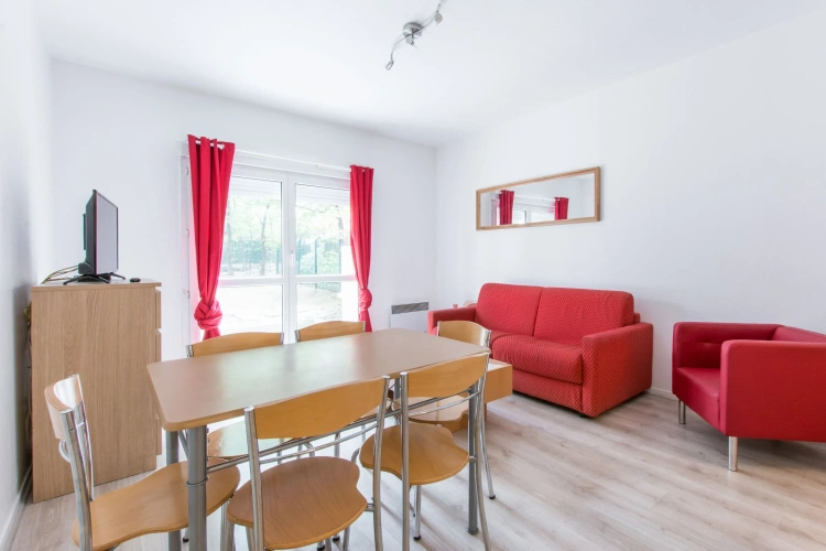2 Bedrooms Classic Quadruple Apartment
