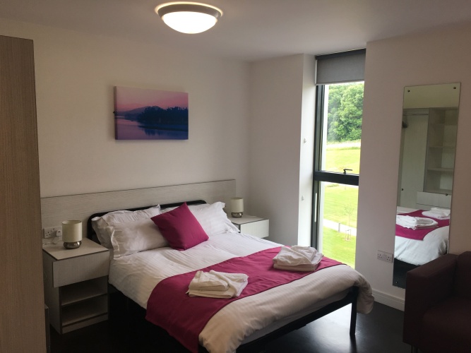 5 Bedrooms Apartment