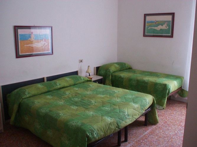 Standard Triple room