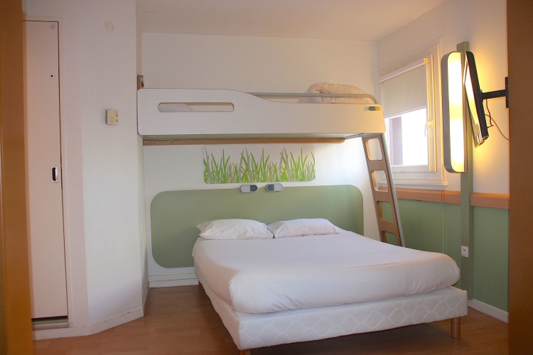 Standard Triple room