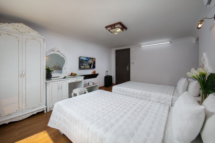 Oriental Twin room with city view or lake view