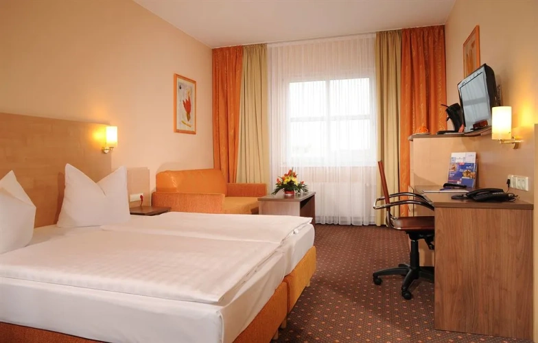 Standard Twin room with view