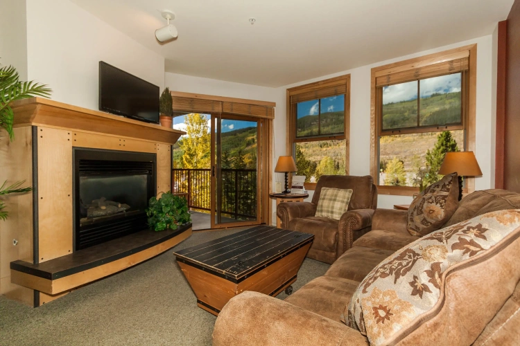 1 Bedroom Standard room with balcony and with mountain view