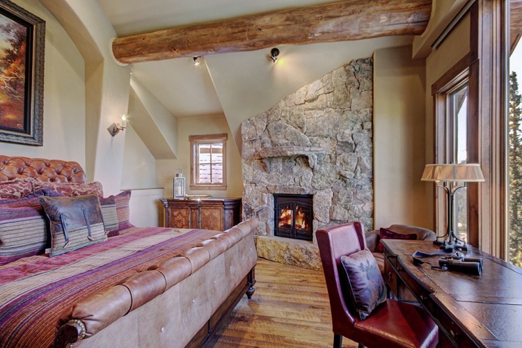5 Bedrooms Cottage
