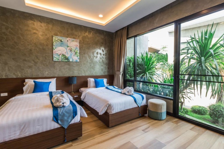 Standard Twin room with garden view