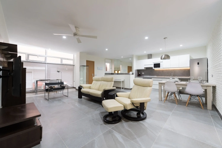 2 Bedrooms Apartment