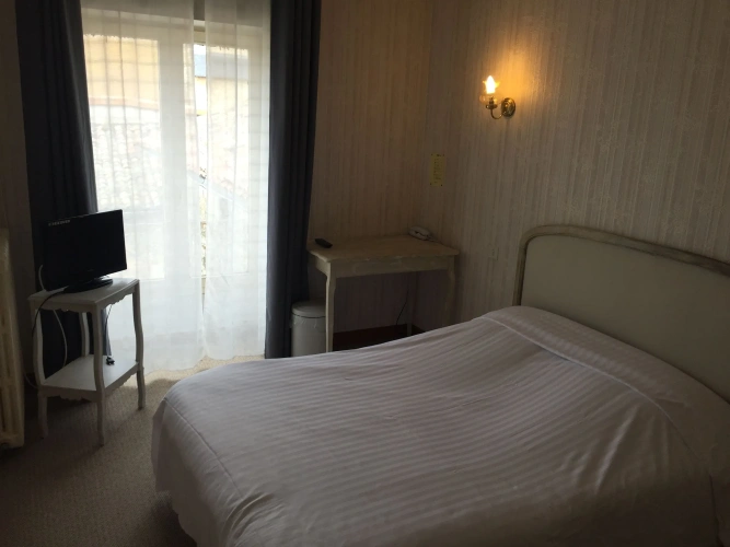 Standard Quadruple room with street view