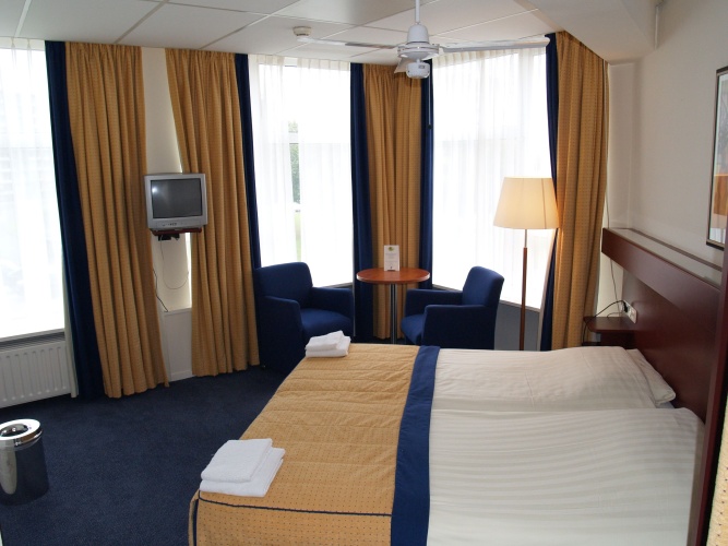 Standard Triple room with city view