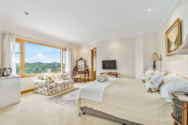 Deluxe Double Suite with bay view