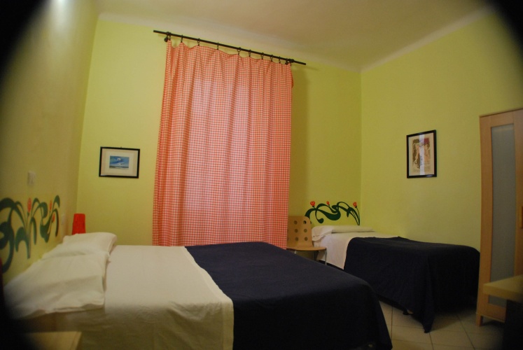 Standard Triple room
