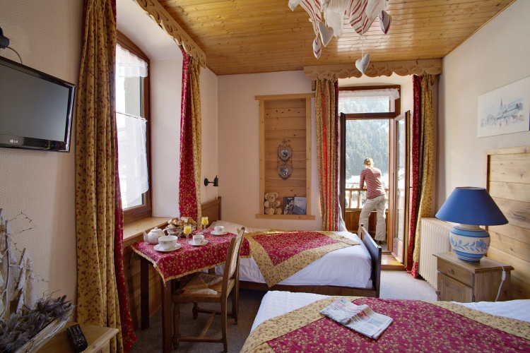 Standard Triple room