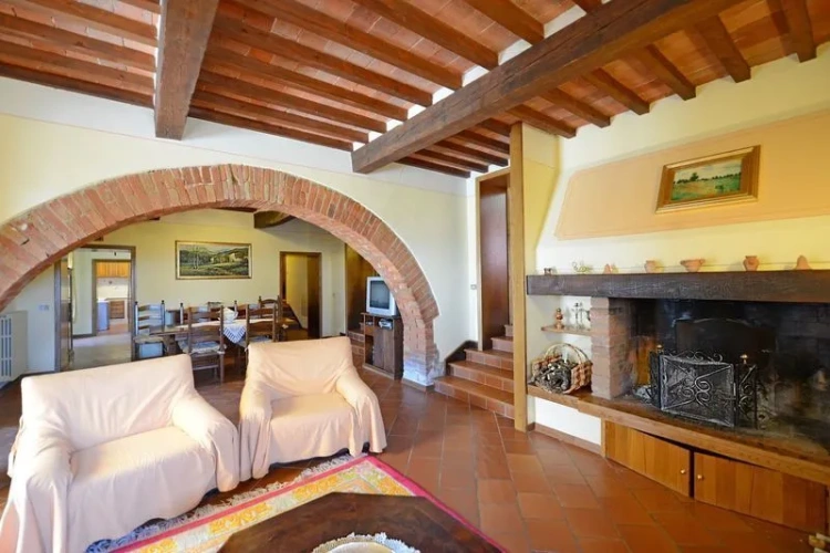 4 Bedrooms Cottage