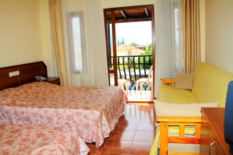 Standard Triple room