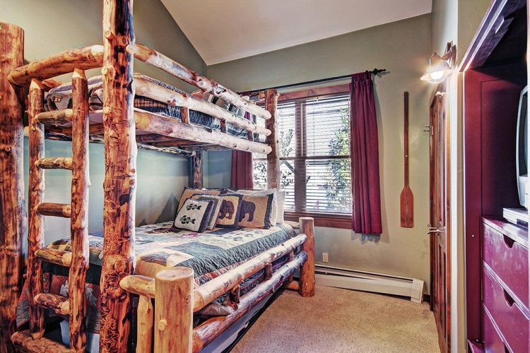 3 Bedrooms Standard room with balcony and with mountain view