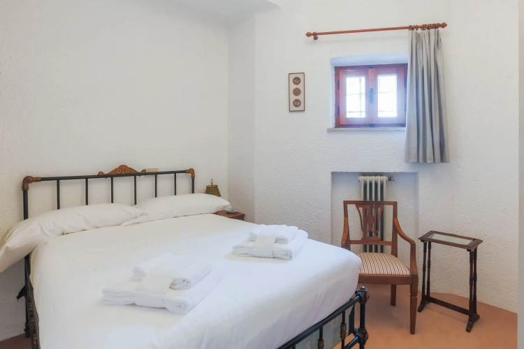6 Bedrooms Villa