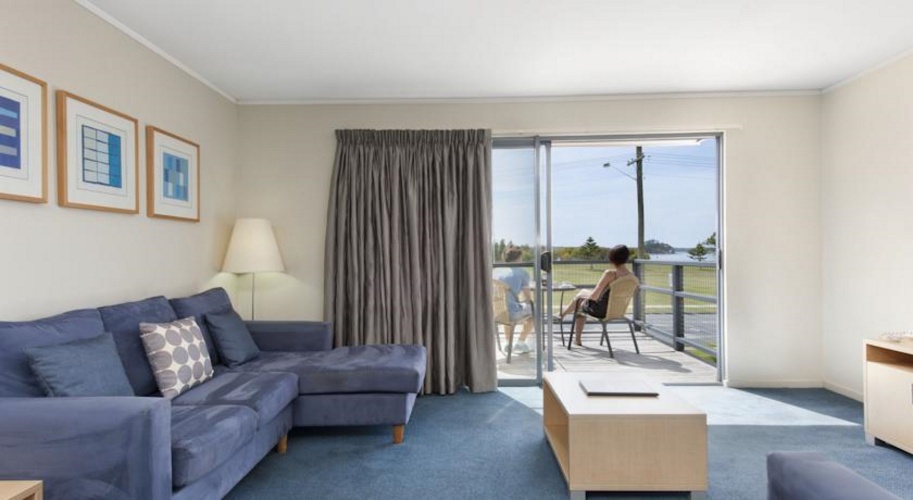 2 Bedrooms Apartment with bay view