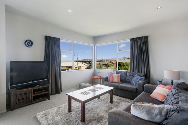 4 Bedrooms Standard Cottage with lake view