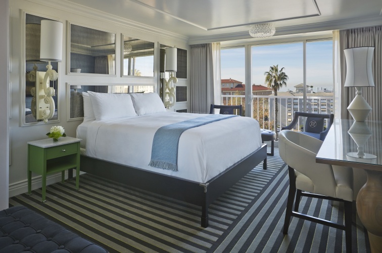 Deluxe Double room with city view